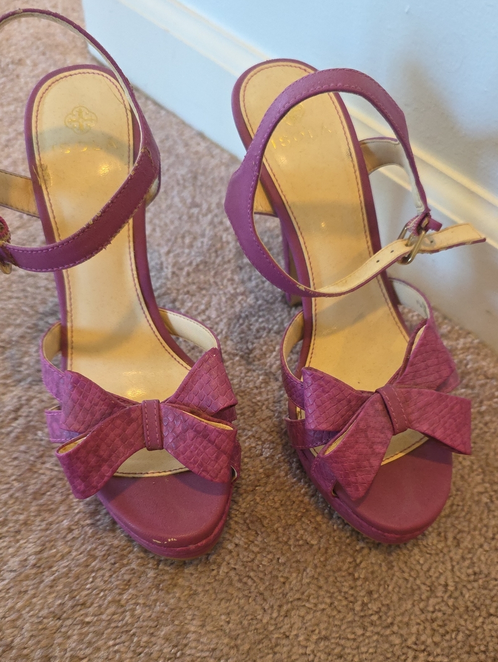 Isola Magenta Bow Platform Sandals